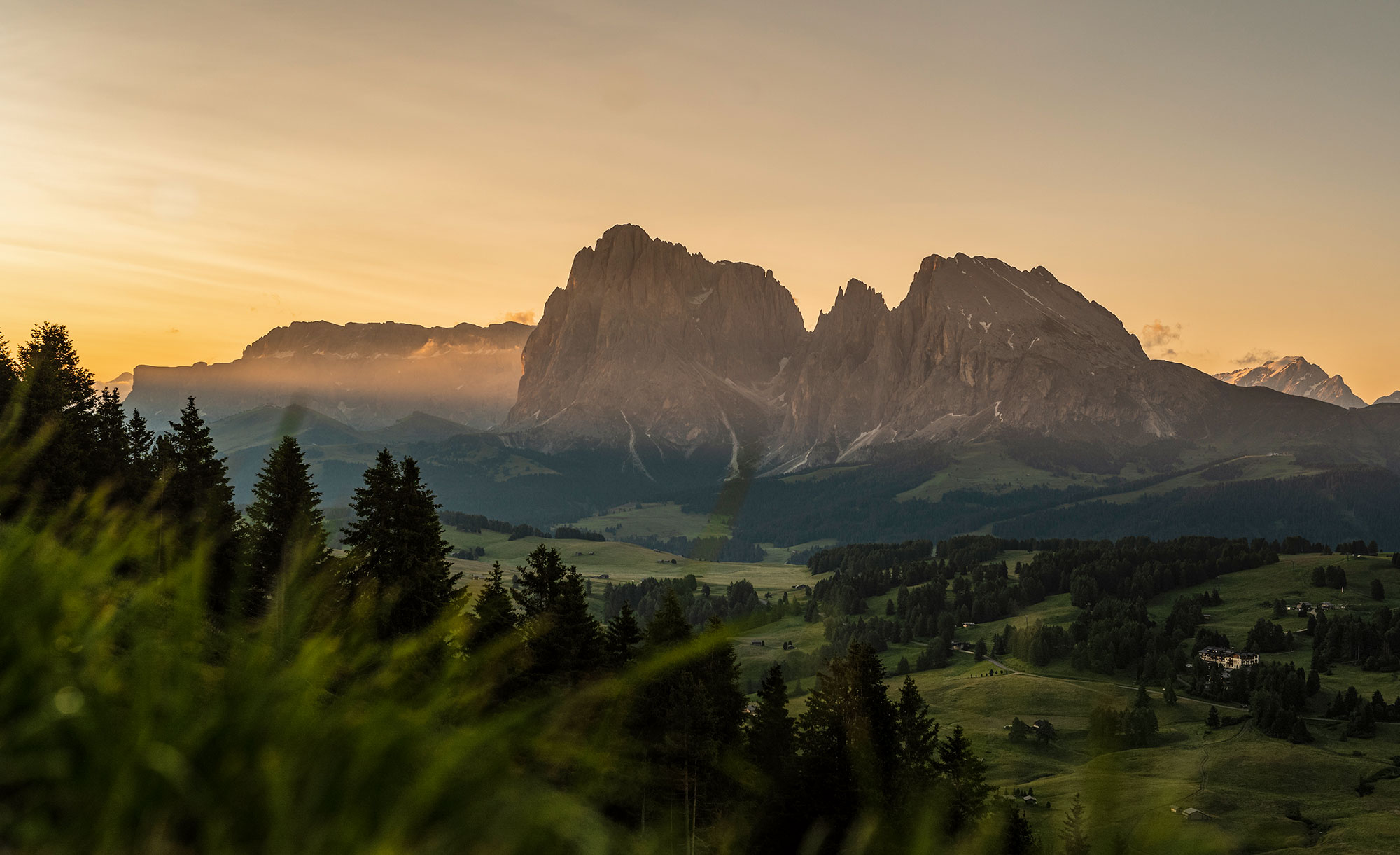 Kastelruth-Restaurant-Seiser-Alm-Südtirol-Dolomiten-Wandern-Sommer