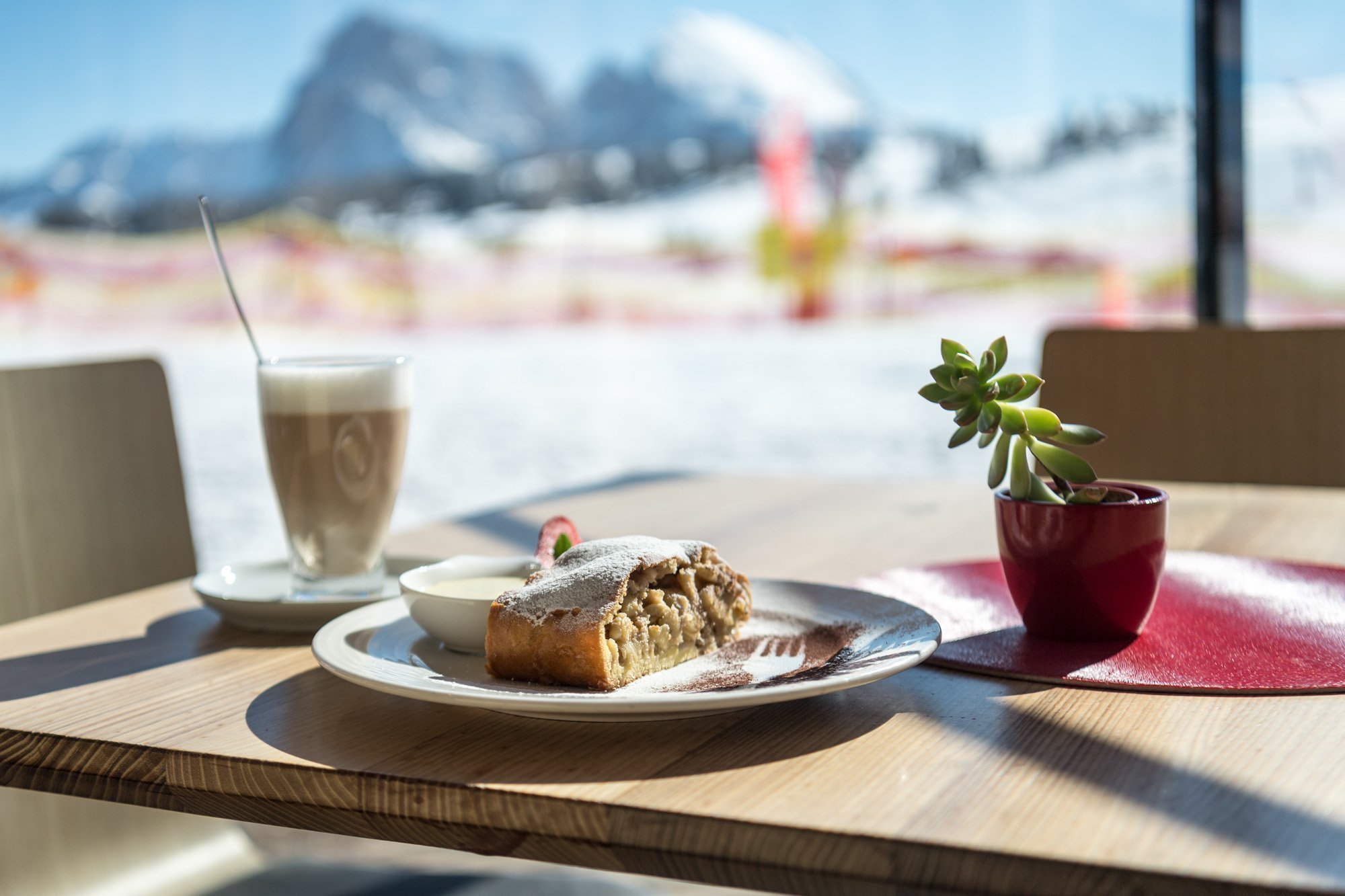 lassen Sie sich verwöhnen im Restaurant auf der Seiser Alm