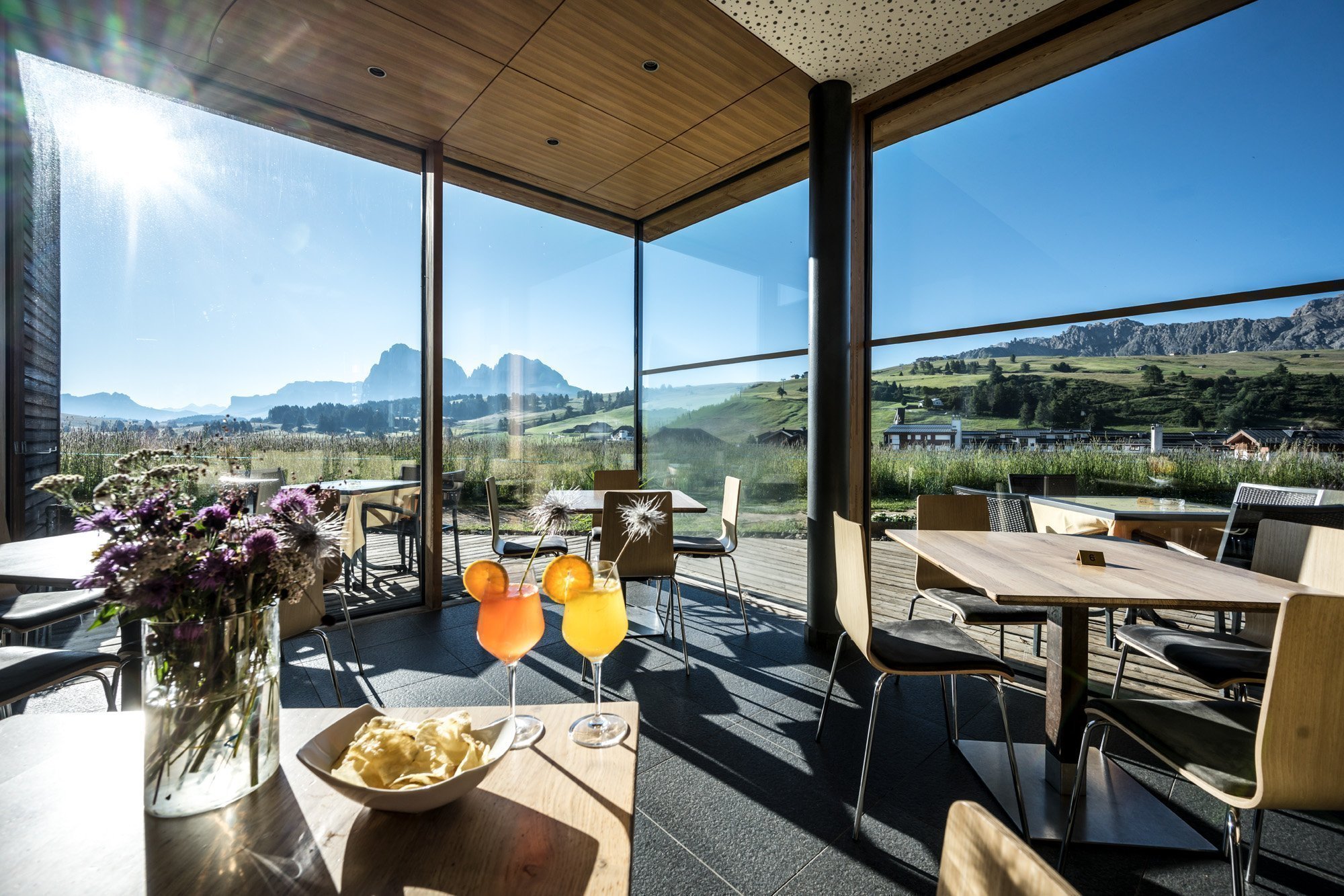 Restaurant auf der Seiser Alm Kastelruth Südtirol Dolomiten